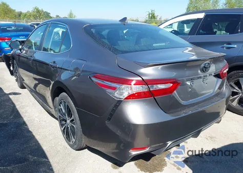 2020 Toyota Camry Se z USA, uszkodzony, nr VIN 4T1G11AK6LU898100
